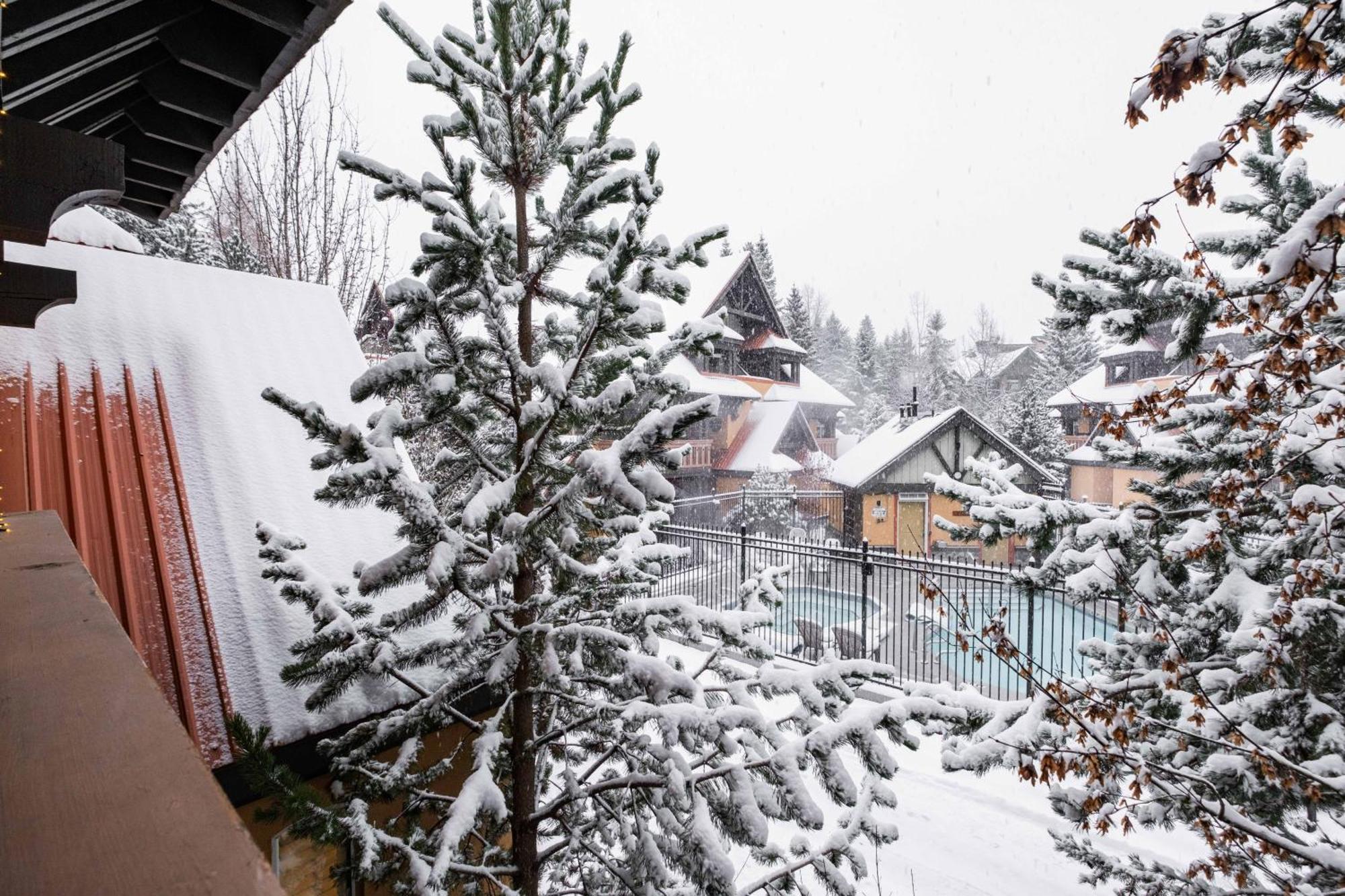 Sunpath By Outpost Whistler Villa Exterior foto
