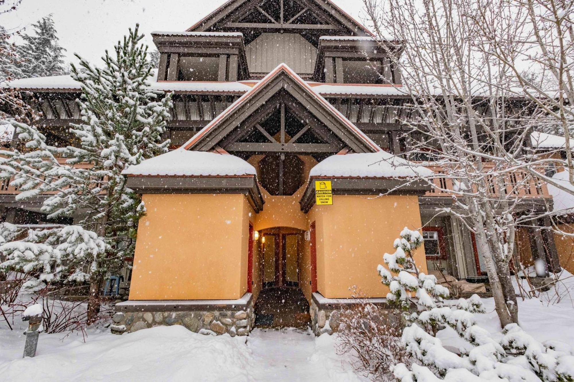 Sunpath By Outpost Whistler Villa Exterior foto